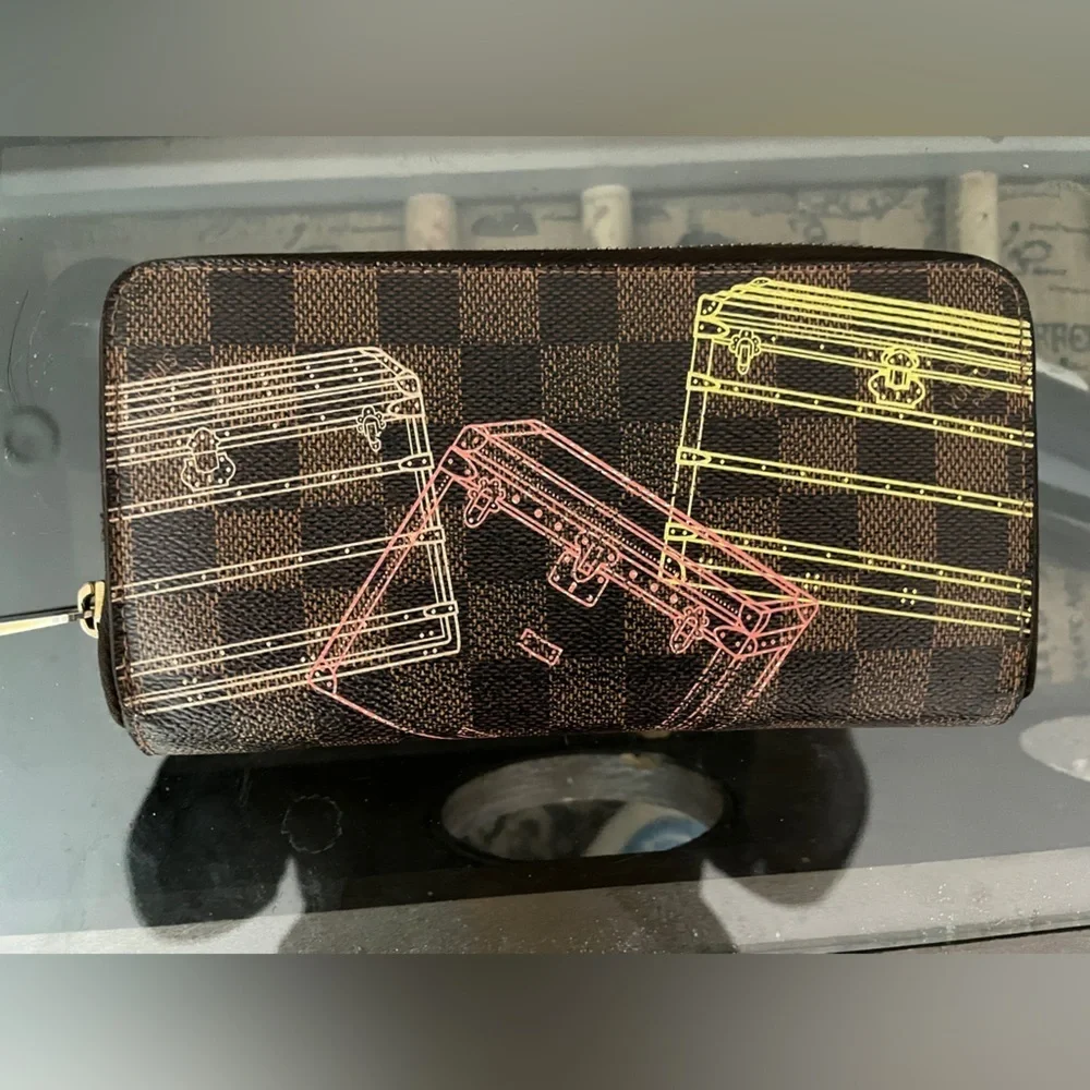 Louis Vuitton Zippy Wallet Trunk Illustration Damier Ebene - Picture 12 of 12